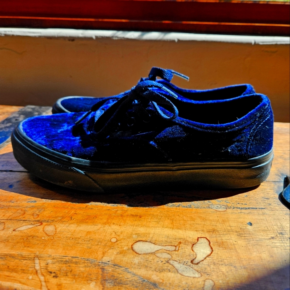 Vans Velvet Dark Blue  Size 5